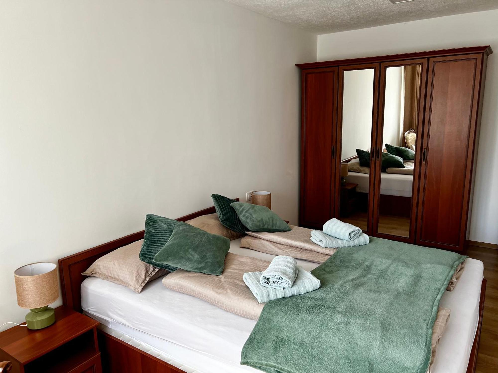Eden Apartment พูลา ภายนอก รูปภาพ